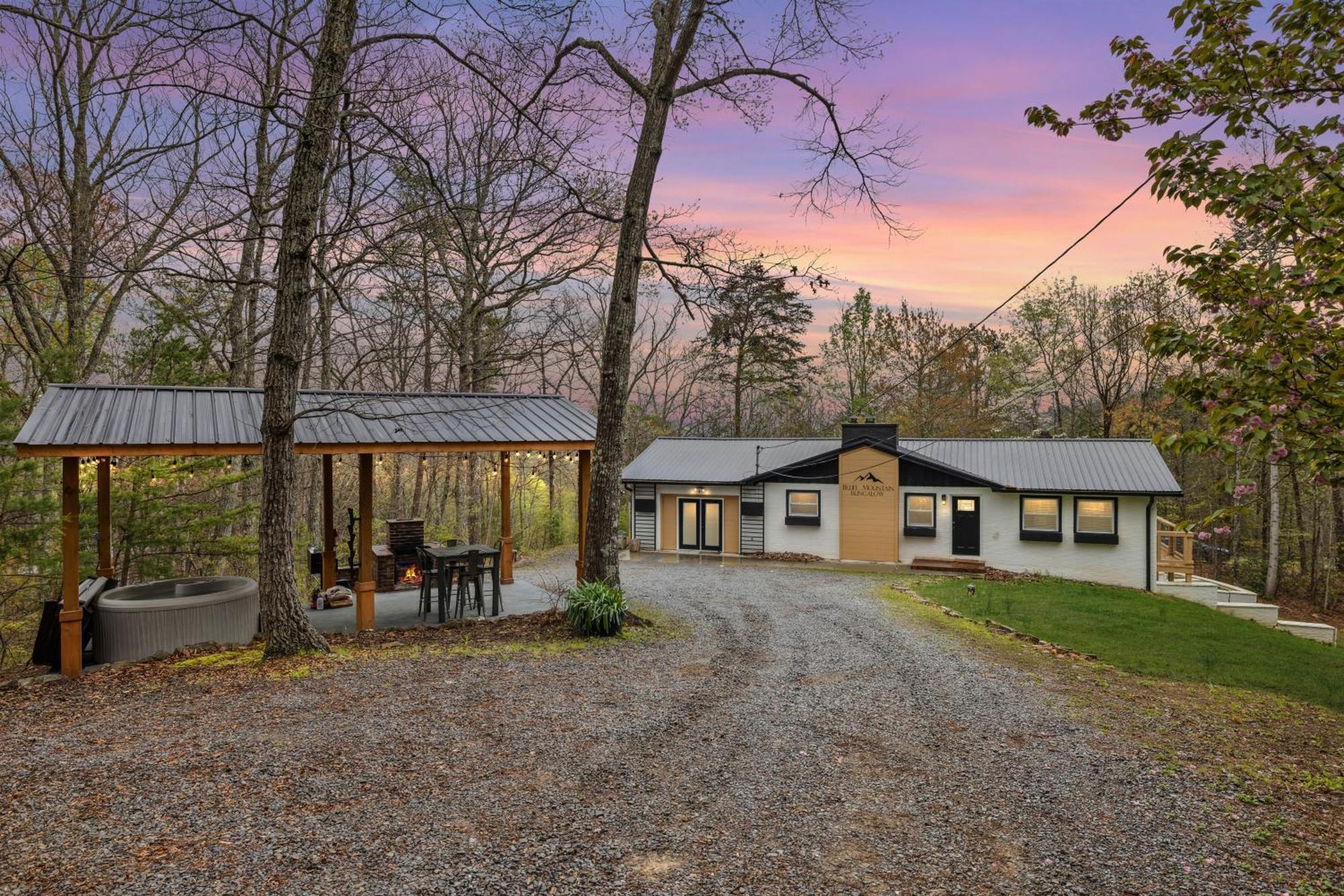 Bluff Mountain Bungalow Home 塞维尔维尔 外观 照片